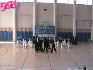 Танец белых и чёрных человечков))